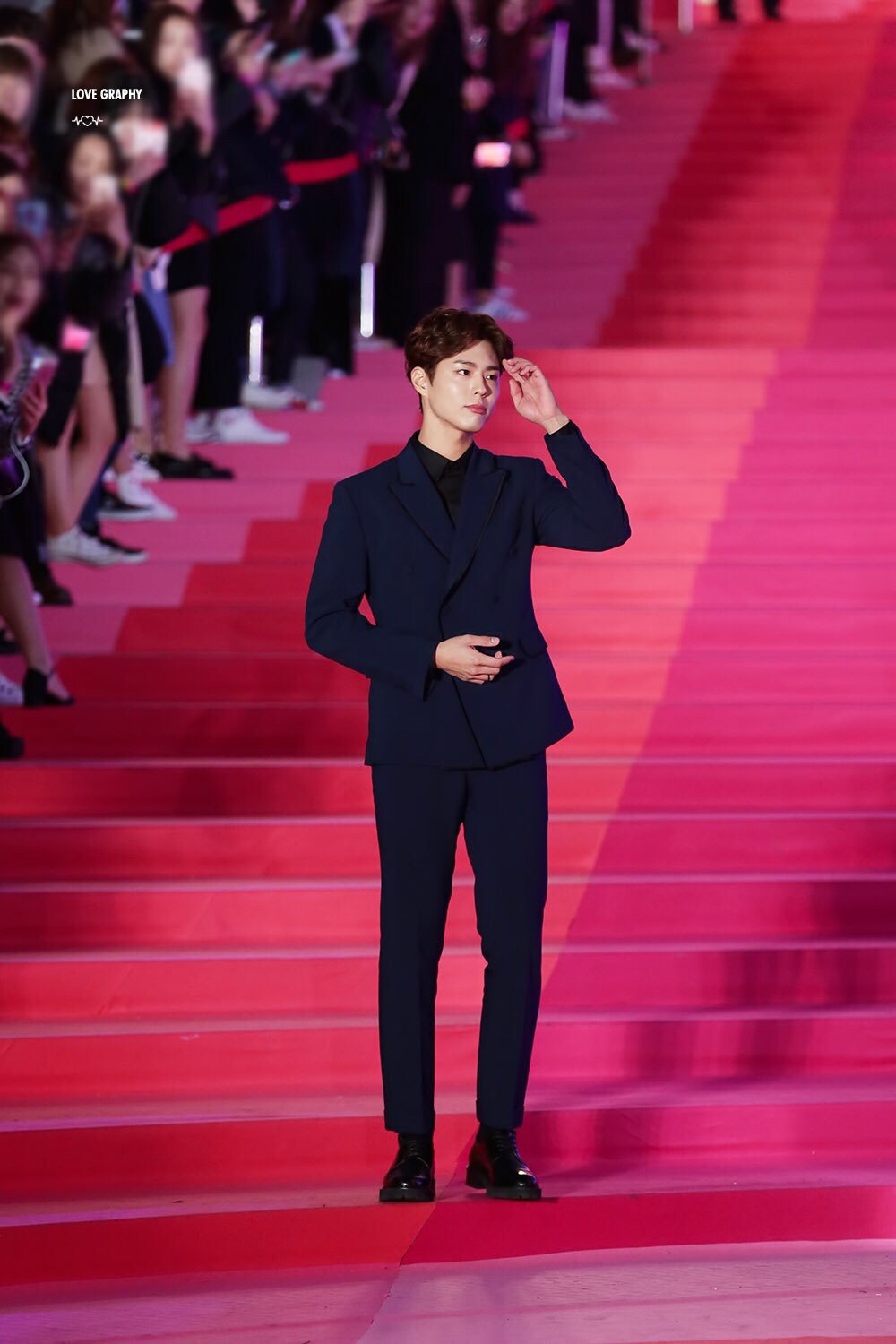 남배우치고 다양한 코디 시도하는 박보검 스타일리스트.jpg | 인스티즈