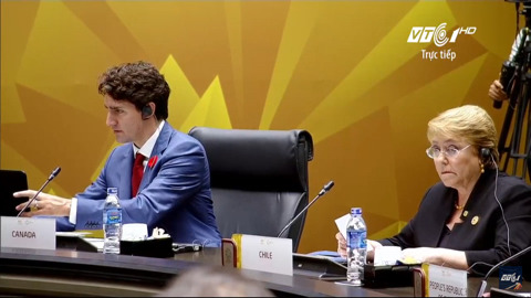 11/11 APEC 정상회의 본회의 세션에 참석한 문재인 대통령 | 인스티즈
