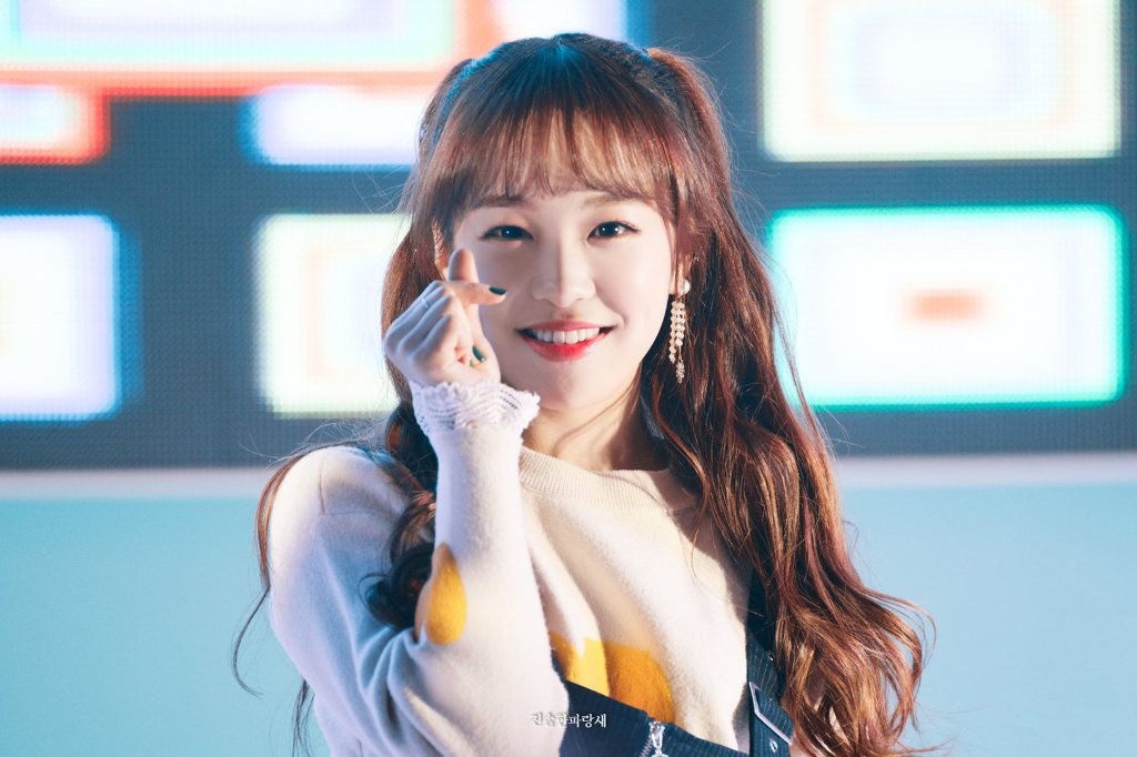 사월이 April 보조개 담당 레이첼 성나연~♥ | 인스티즈