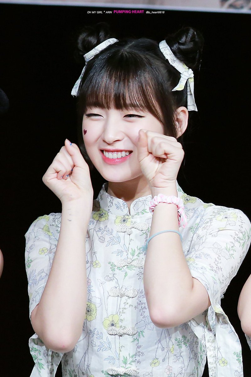 직캠 찍고 있는 팬을 알아본 오마이걸 아린.gif | 인스티즈
