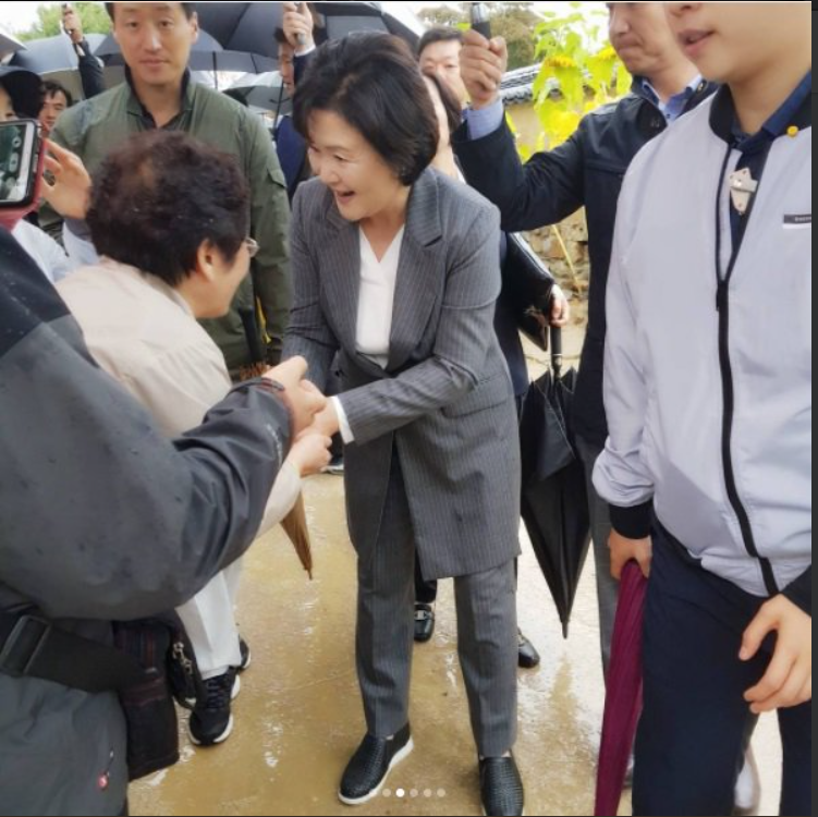 안동 하회마을 방문한 문재인 대통령 흥겨워 어깨 춤도 덩실 덩실 | 인스티즈
