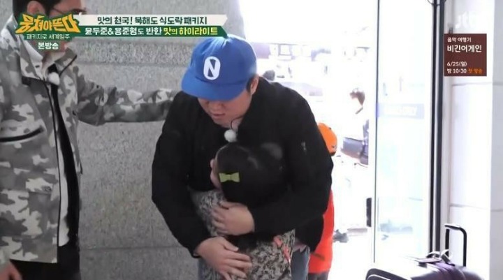 인천공항에서 촬영하고 있는 항도니에게 말거는 학생 | 인스티즈
