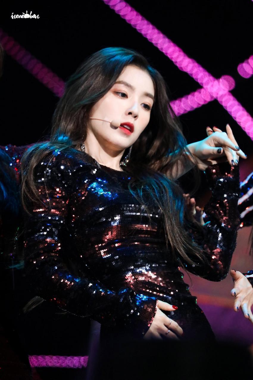 시상식에서 미모 폭격하고 다니는 아이린.jpg | 인스티즈