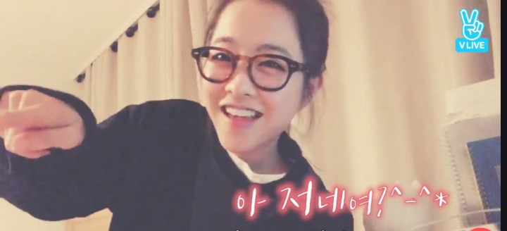 지하철 탔는데 옆자리에 본인 영상보는 시민을 만난 박보영 | 인스티즈