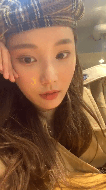어제 3주년 기념 인스타 라이브한 모모랜드 연우(2).gif | 인스티즈