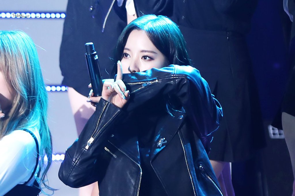 라이더 자켓입은 우조소녀 보나.jpgif | 인스티즈