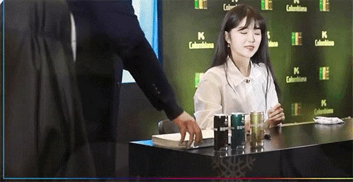 가오나시를 보고 놀란 아이린.gif | 인스티즈