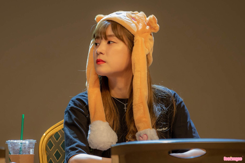[에이핑크] 주말이라 시간이 잘 가는 것 같아서 박초롱 | 인스티즈