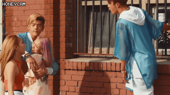 혼성그룹 카드(KARD) 앨범 중 가장 선호하는 곡의 앨범은 무엇인가요? | 인스티즈
