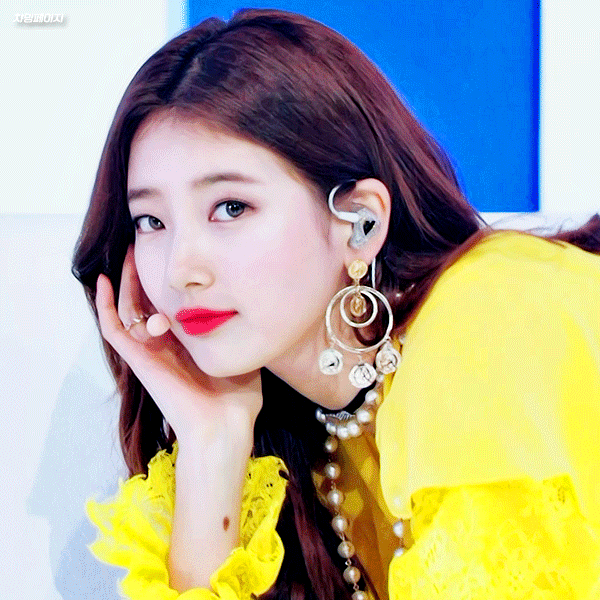 오늘자 할렐루야 소리 나오는 뮤뱅 holiday 수지.gif | 인스티즈