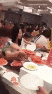 태국 호텔에서 민폐라고 난리 난 중국인들의 뷔페 매너. gif | 인스티즈