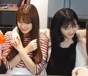 언니들 무는 아린이.gif | 인스티즈