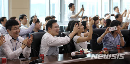 다들 첨에는 절 보고 좋아하시더라구요 | 인스티즈